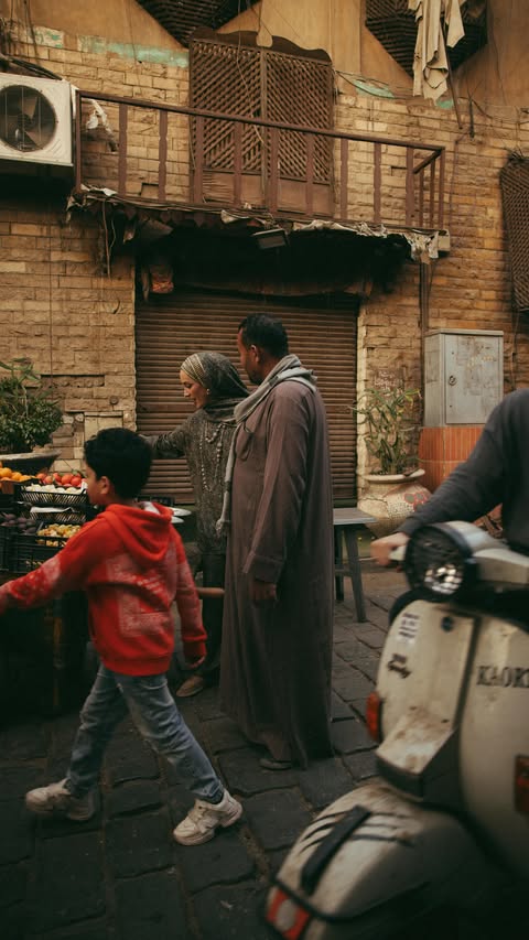 Instagram post by @senaseveer for Imannoor. Caption reads: Cairo, as it is

reklam.