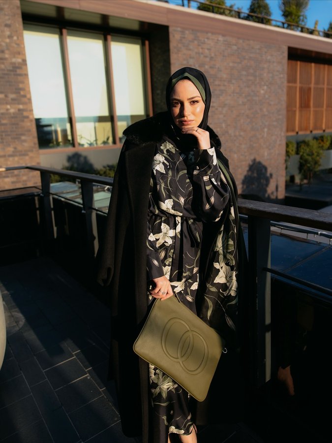 Instagram post by @zehraaselvi for Imannoor. Caption reads: golden hour ✨ 
Full look / @imannoor....