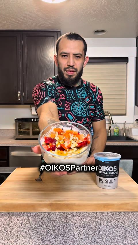 Instagram post by @chuysmacros for Oikos. Caption reads: #OIKOSPartner Have you heard of OIKOS Triple [...].