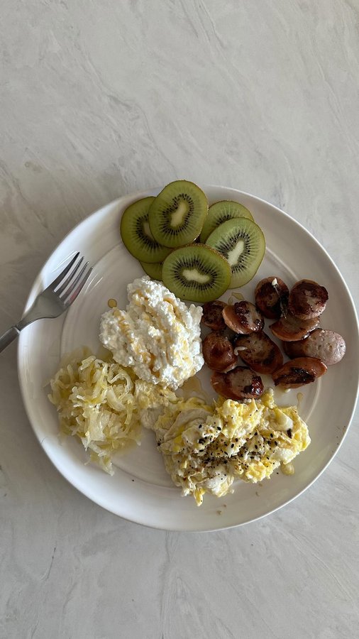 Instagram post by @kimmie.kris for Sports Research. Caption reads: My skin has come such a long way I’ve learned 2....