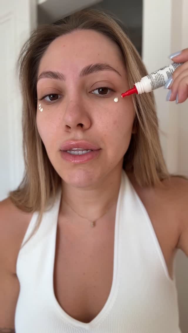 Instagram post by @damlaaltun for Vichy Laboratoires. Caption reads: Collagen Banking yıllar hızla geçerken cildimize....
