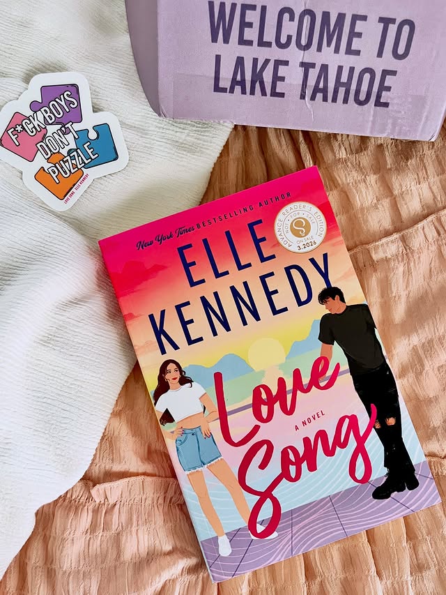 Instagram post by @natorious_reading for Bloom Books. Caption reads: 💌𝐁𝐨𝐨𝐤 𝐌𝐚𝐢𝐥 𝐌𝐨𝐧𝐝𝐚𝐲💌 𝑳𝒐𝒗𝒆....