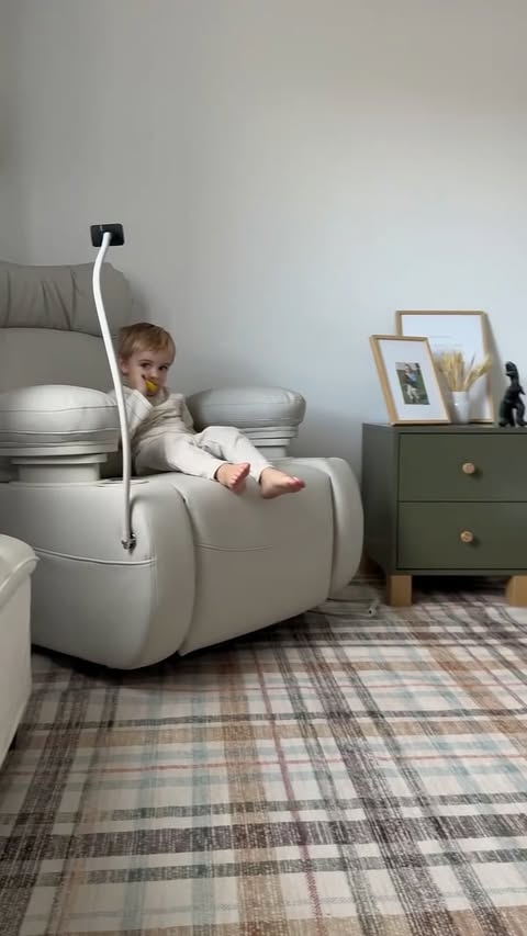 Instagram post by @karinabbingham for Mamazing. Caption reads: [...] to my little one bedroom … our new....