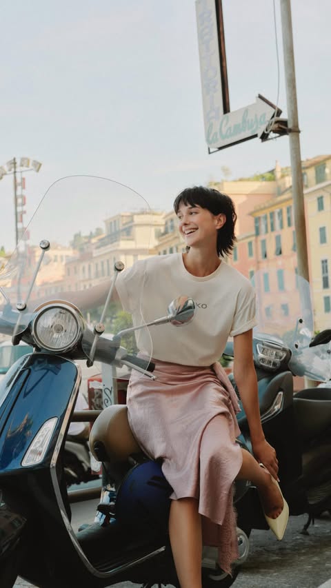 Instagram post by @federica_ghirardi for PINKO. Caption reads: [...] manifesto così tanto💫 #adv @pinkoofficial....