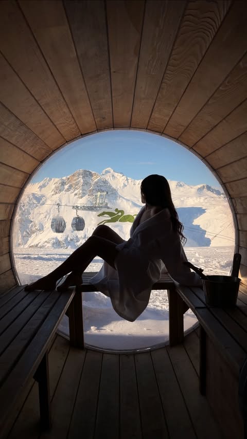 Instagram post by @bygigivassallo for Longchamp. Caption reads: For every moment there’s a @longchamp bag ✨❄️ |ad....