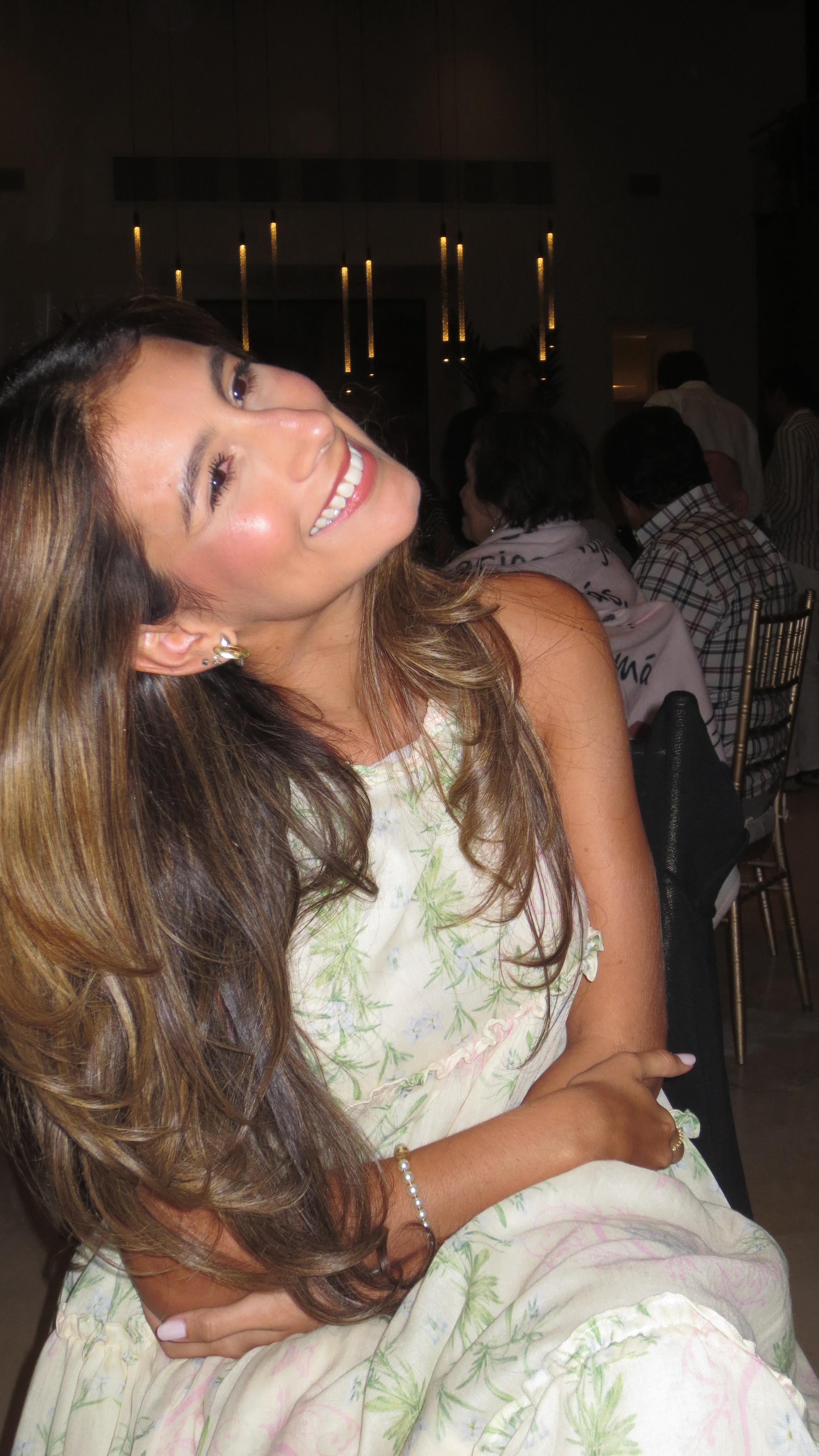 Instagram post by @mariannacarriazo for Falabella Colombia. Caption reads: Acompáñenme a comprar 2 de mis productos favoritos....