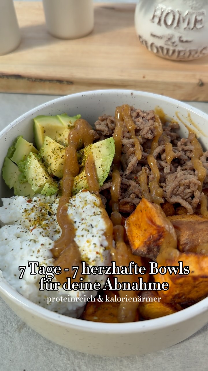 Instagram post by @giulia.goes.fit for More Nutrition. Caption reads: Tag 4/7 Honey Bowl
~ 730 kcal/ 45g E

7 Tage - 7....