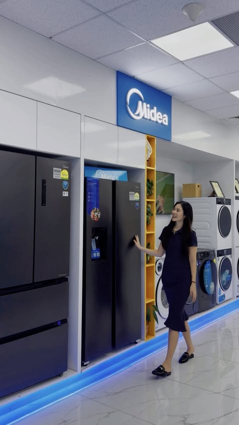 Instagram post by @nicolekittykatx for Midea. Caption reads: [...] and a cat! 🫠 My friends recommended Midea,....