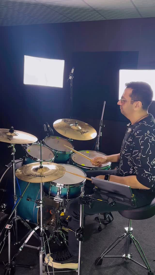 Instagram post by @darshandoshiofficial for Ultimate Ears. Caption reads: Soundcheck at @torrinsindia New Delhi. 
Last 3....