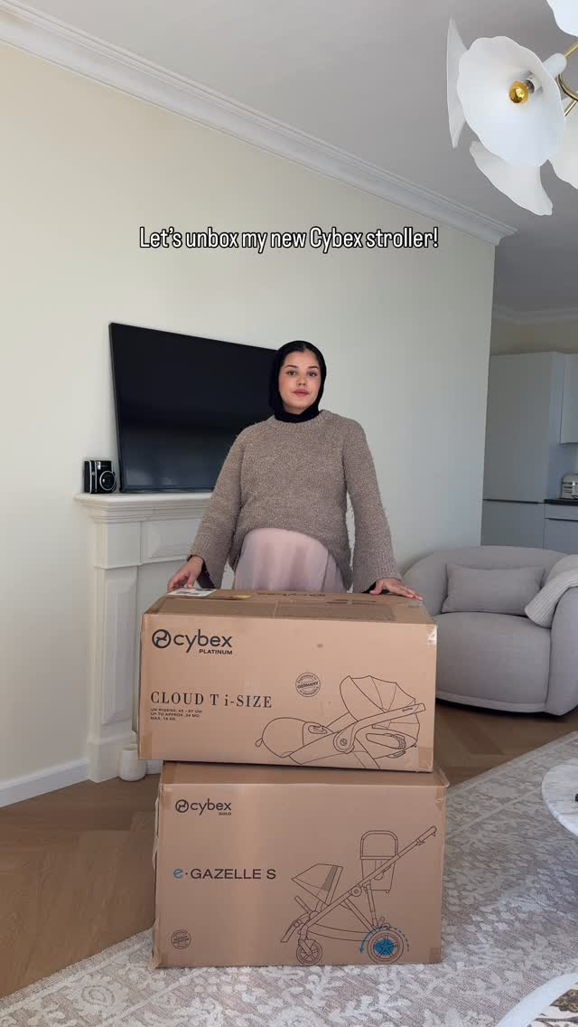 Instagram post by @saarazai for CYBEX. Caption reads: [...] mom era! 💕 Absolutely obsessed with my....