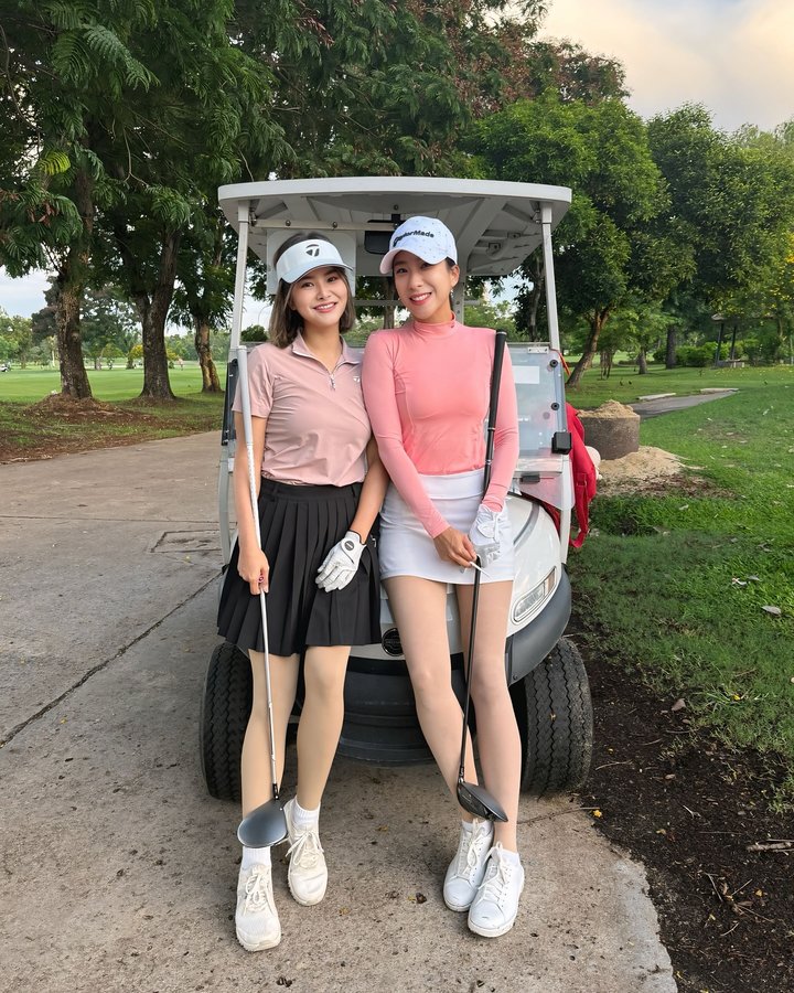 Instagram post by @janjanaerolips for TaylorMade Golf. Caption reads: [...] plan it. Just vibin’ in pink 💕💗....