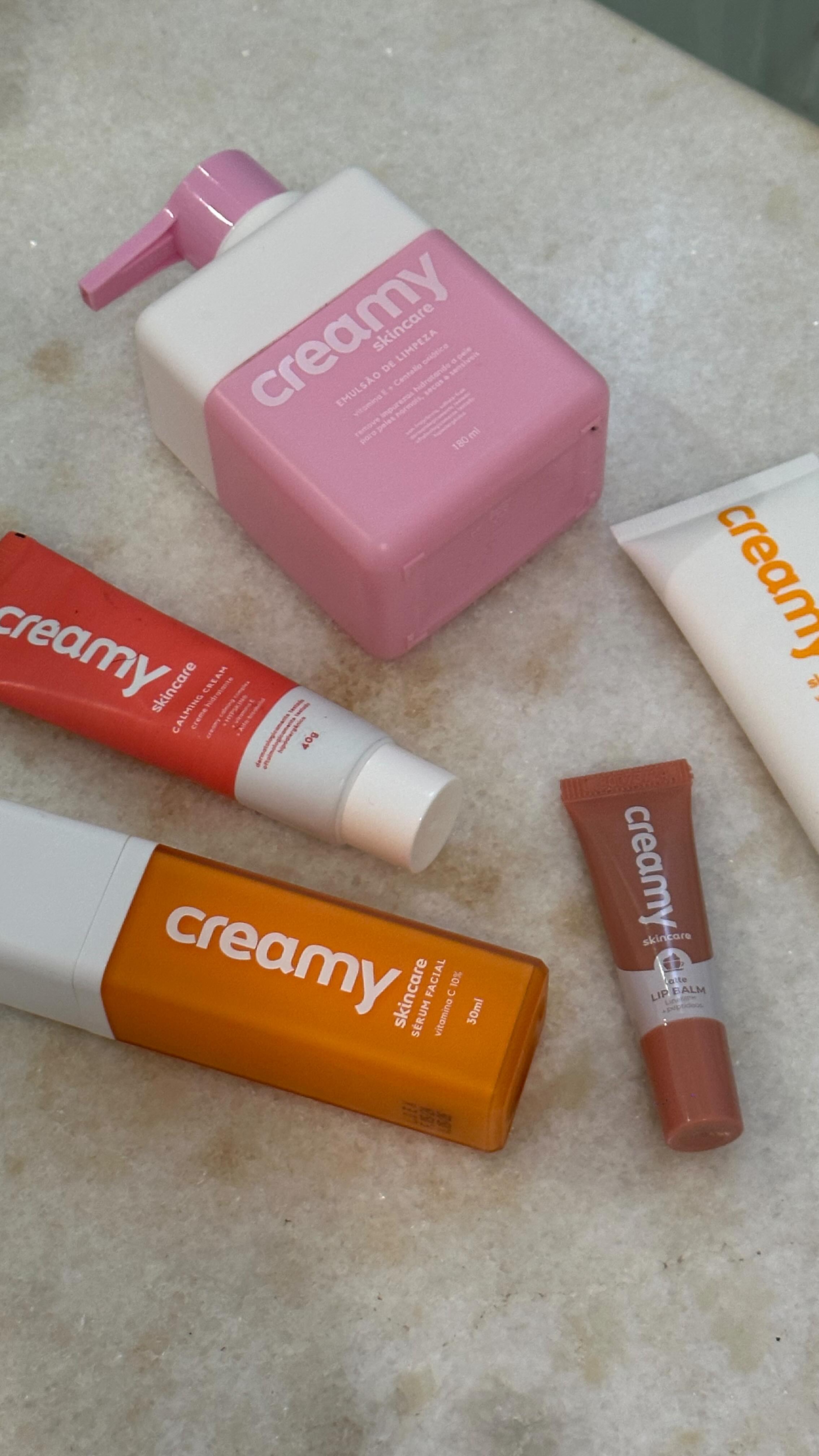 Instagram post by @dailyhelenaricci for Creamy Skincare. Caption reads: dia dos namorados com a Creamy Skincare não....