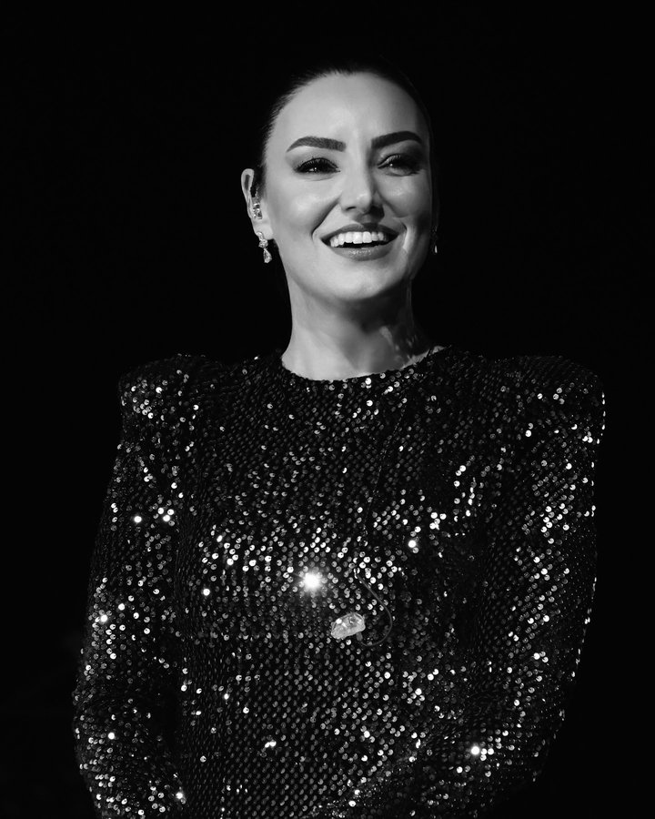 Instagram post by @sevcanorhan for Faal Medya. Caption reads: [...] @makeupsevilmakeup 

🎥 @faalmedya 

#reklam.