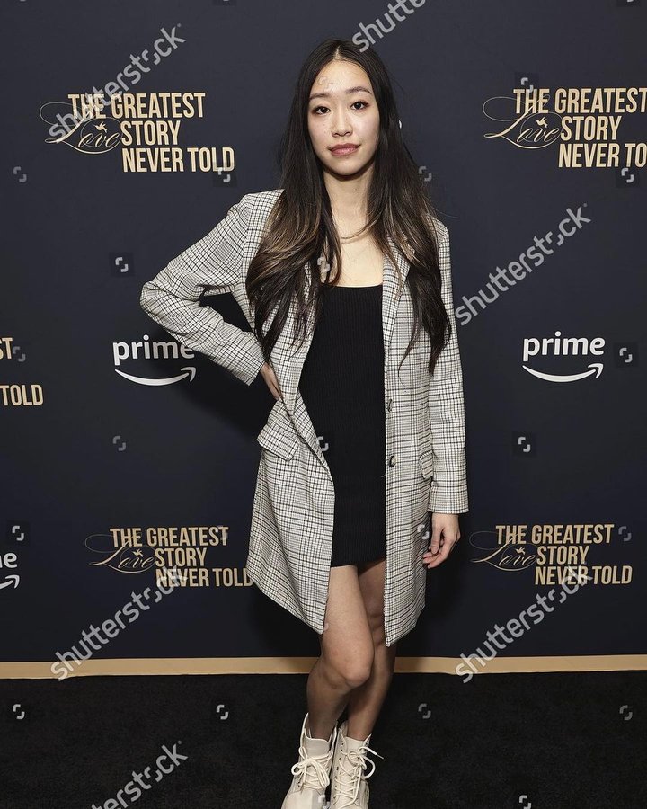 Instagram post by @jessicacarrielee for Shutterstock. Caption reads: jessie from the block.