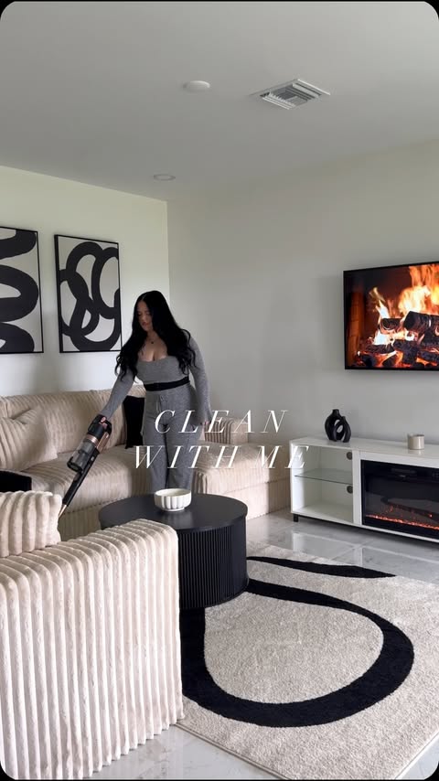 Instagram post by @jackiekxhl for Levoit. Caption reads: Loving how effortless the Levoit cordless vacuum....