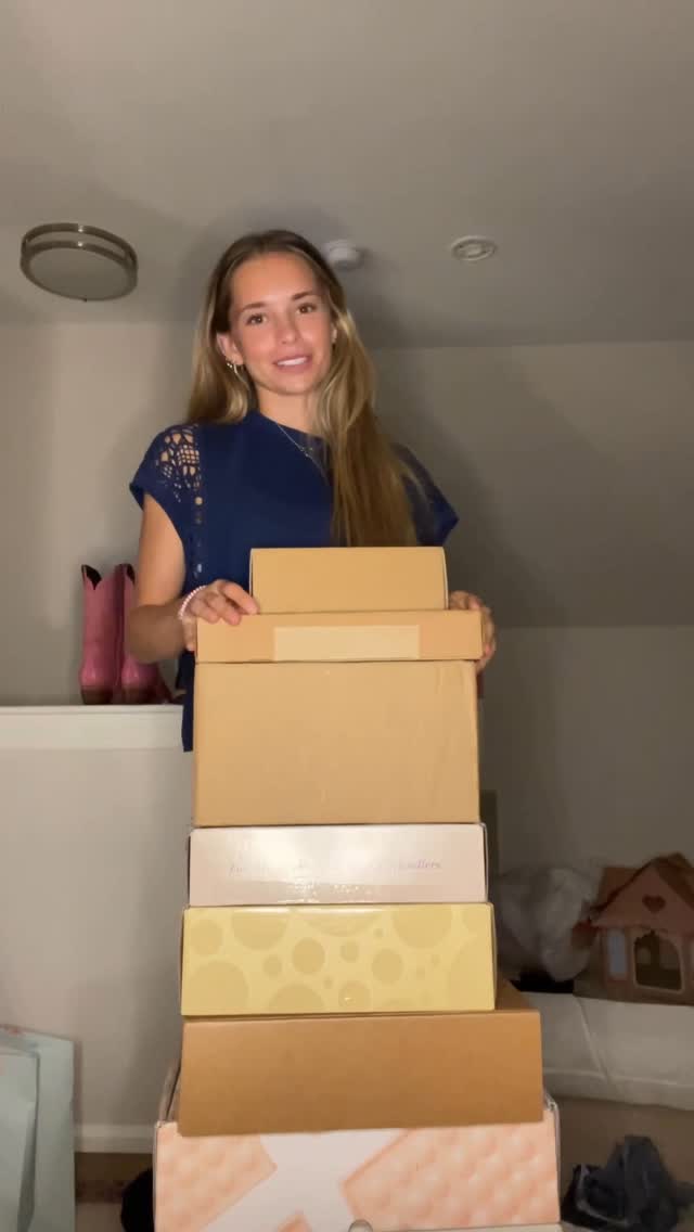 Instagram post by @sydney.king__ for Static Nails. Caption reads: what’s your favorite thing!?!? 
-
-
-
-
-
- THANK....