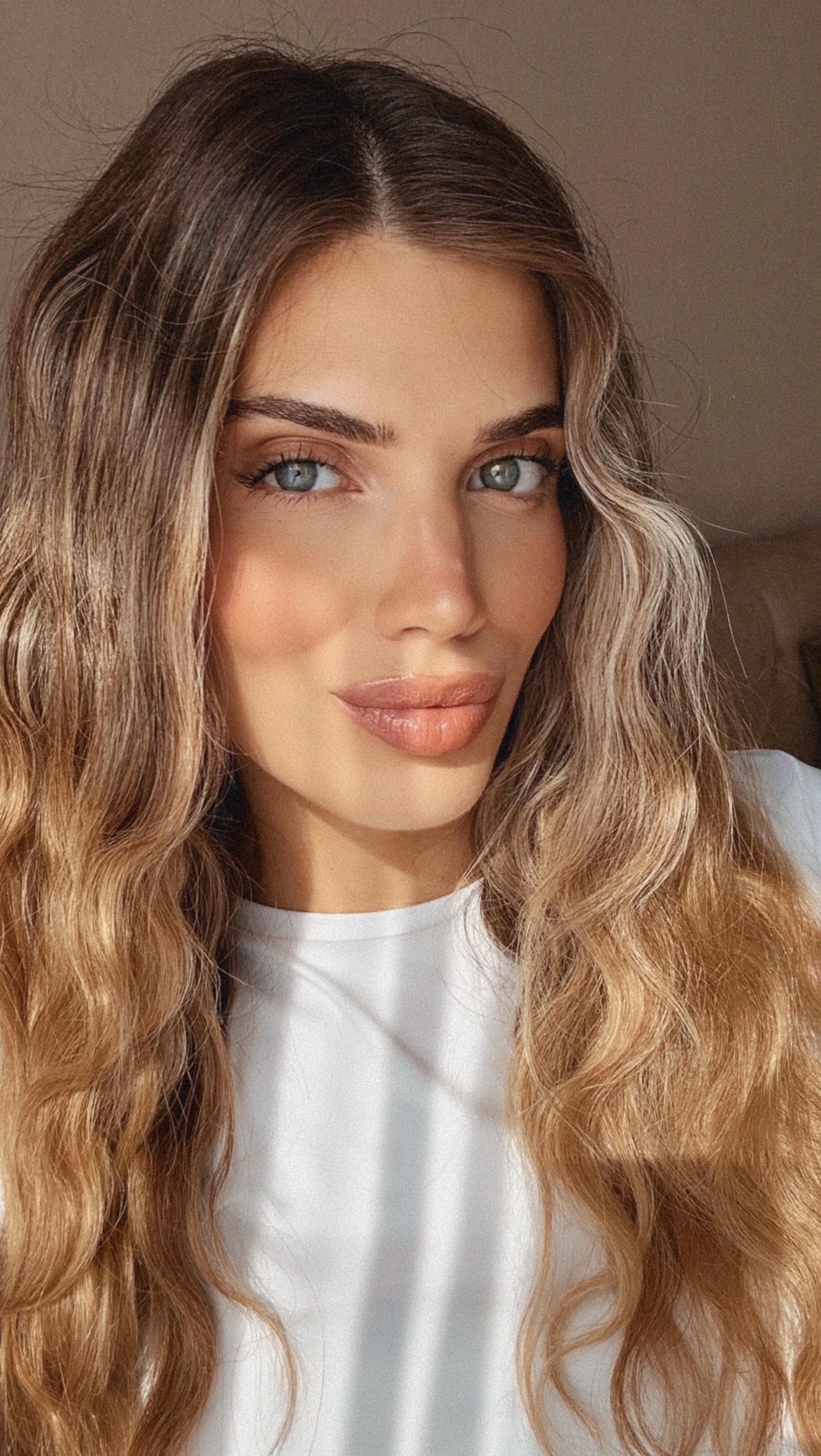 Instagram post by @desolima for theBalm. Caption reads: Makeup Look mit Drogerie Produkten🤍

used....