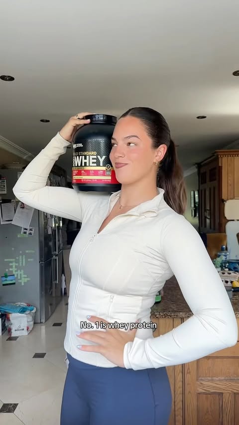Instagram post by @leahtarpey_ for Optimum Nutrition. Caption reads: [...] support my training 🏉⚡️fueled by....