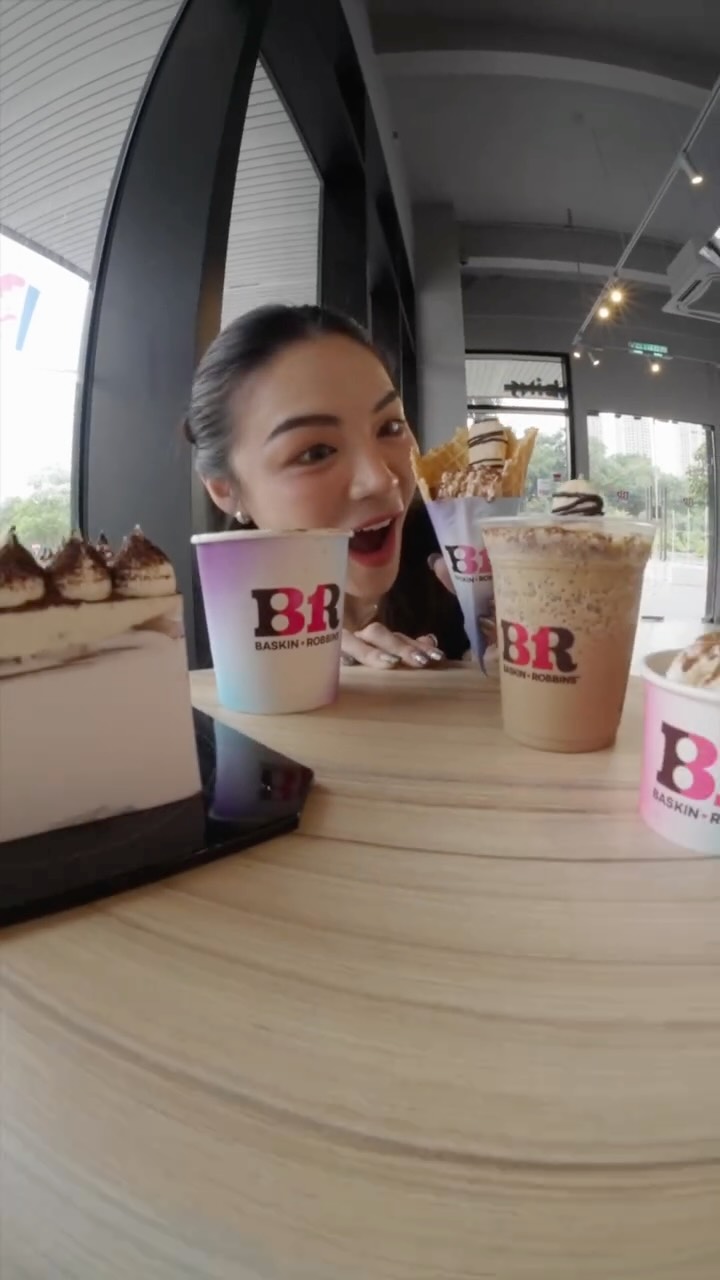 Instagram post by @jessica_limsl for Baskin-Robbins. Caption reads: When coffee gets a glow-up and dessert joins the....