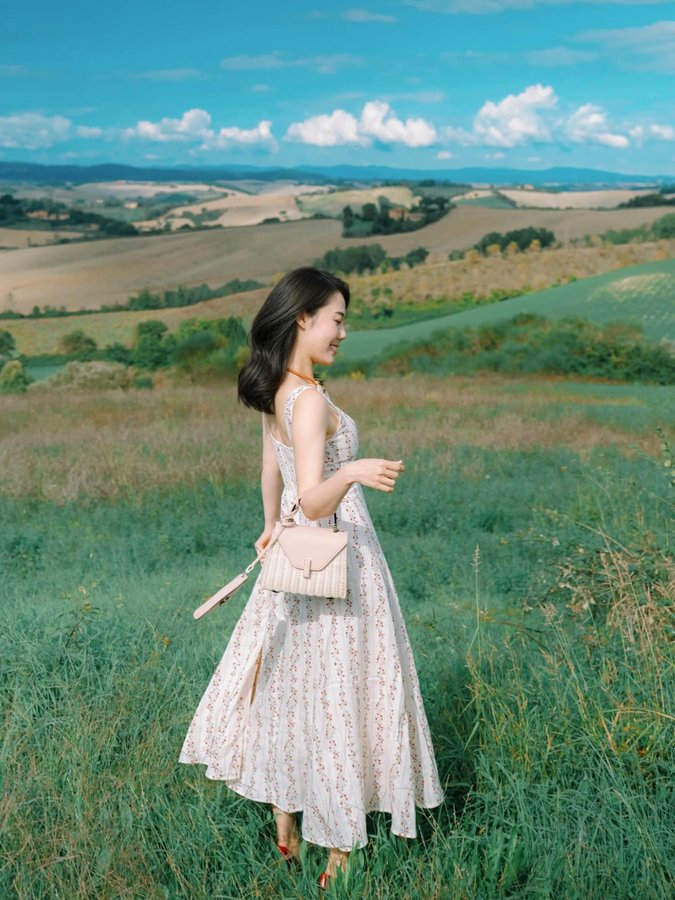 Instagram post by @suechangg for Valextra. Caption reads: Carrying a Basket of Tuscan Sunlight with My....