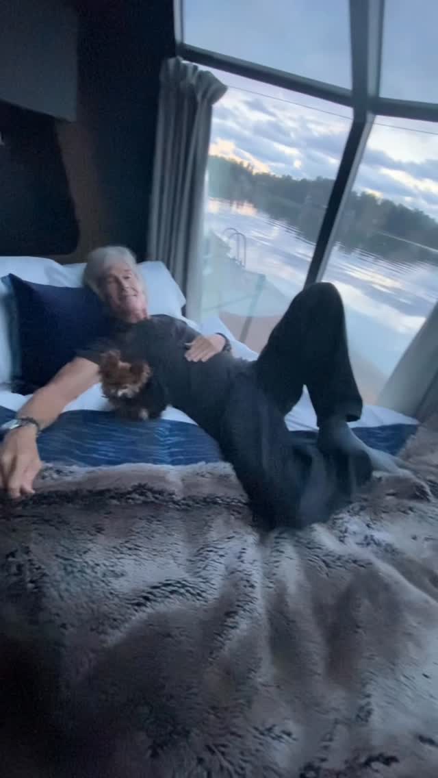 Instagram post by @ronnmoss for Hilton Hotels & Resorts. Caption reads: The Iglux experience @hiltonkalastajatorppa....