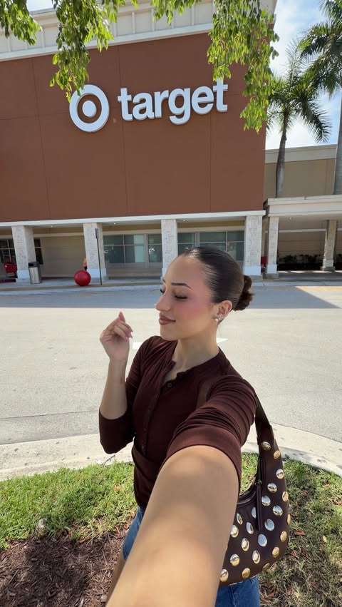 Instagram post by @juliemarieesposito for Milani Cosmetics. Caption reads: [...] my everyday makeup routine with the....