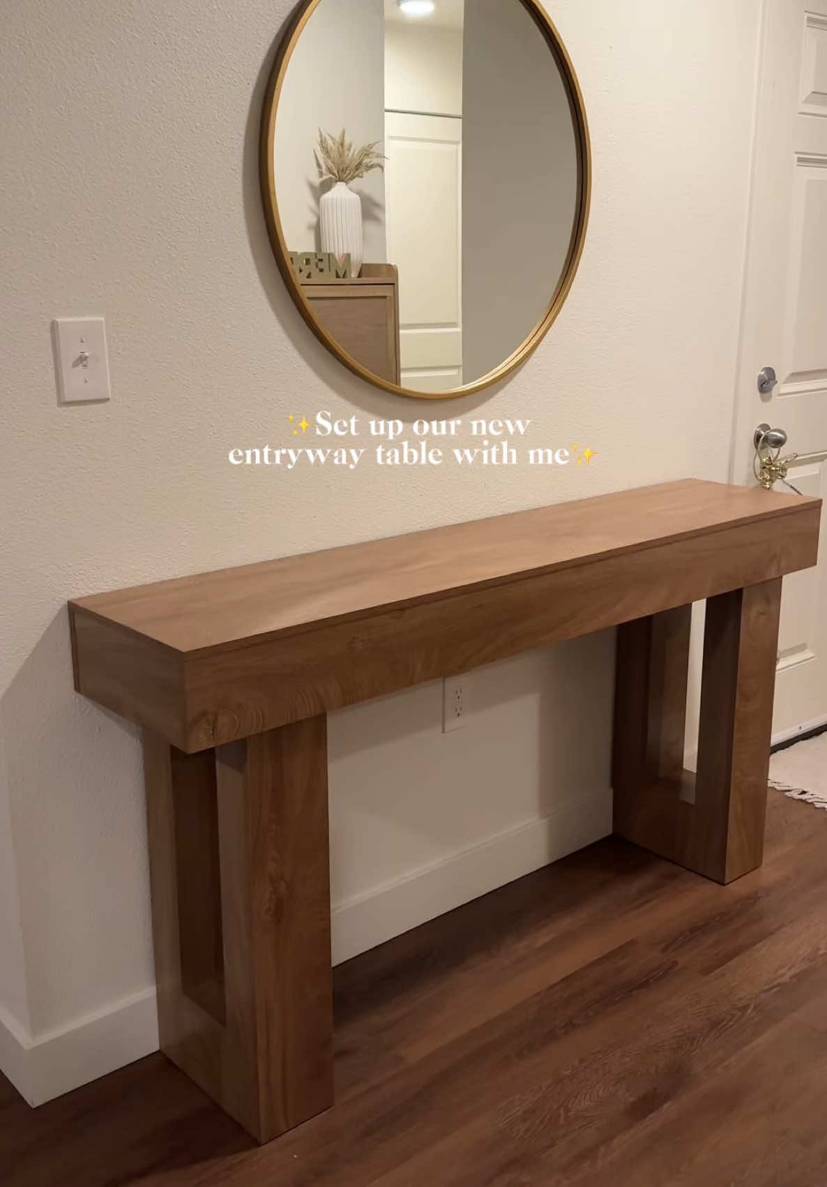 TikTok post by @isamarmelendez11 for Tribesigns. Caption reads: [...] with our new entryway table from @Tribesigns....