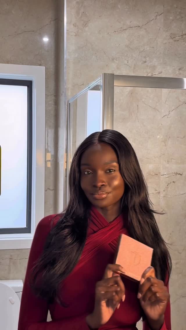 Instagram post by @nikkithot for MECCA. Caption reads: A soft glam holiday look with @charlottetilbury....