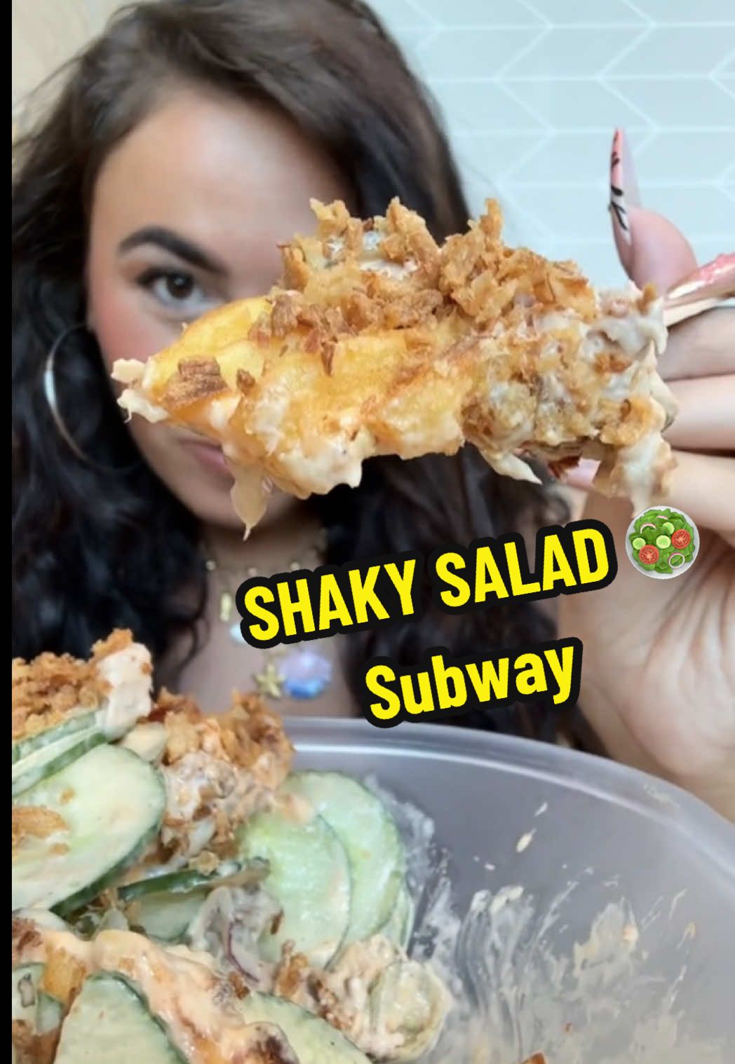 TikTok post by @dymanpasplus for Subway. Caption reads: La Shaky Salad, c'est tellement LA salade de l'été....