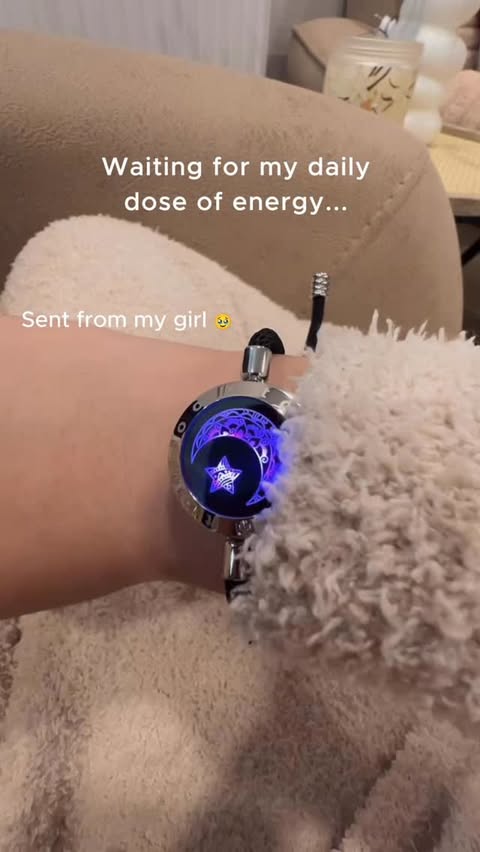 Instagram post by an influencer for totwoo Smart Jewelry. Caption reads: My support system 🌞 @totwoo #totwoo #connection....