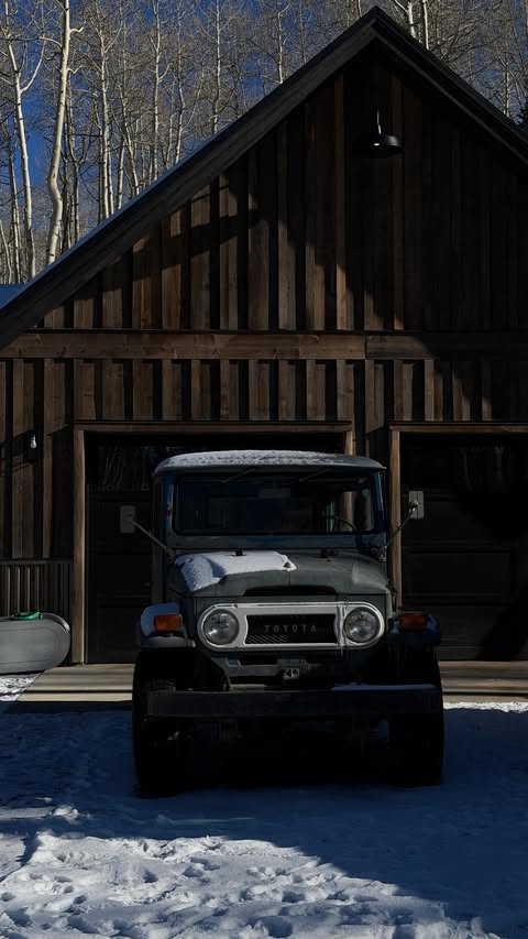 Instagram post by @eliannaarvizu for Nordstrom. Caption reads: [...] jacket is a must in my closet @nordstrom....