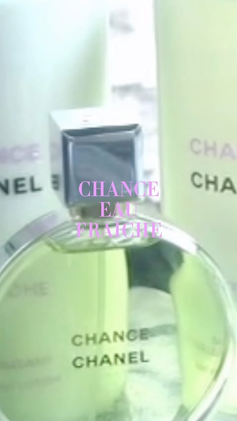 Instagram post by @tgrhijj for CHANEL. Caption reads: [...] きらめくフローラル ノートが織りなす、エネルギーとエレガンスに満ちた香り。....