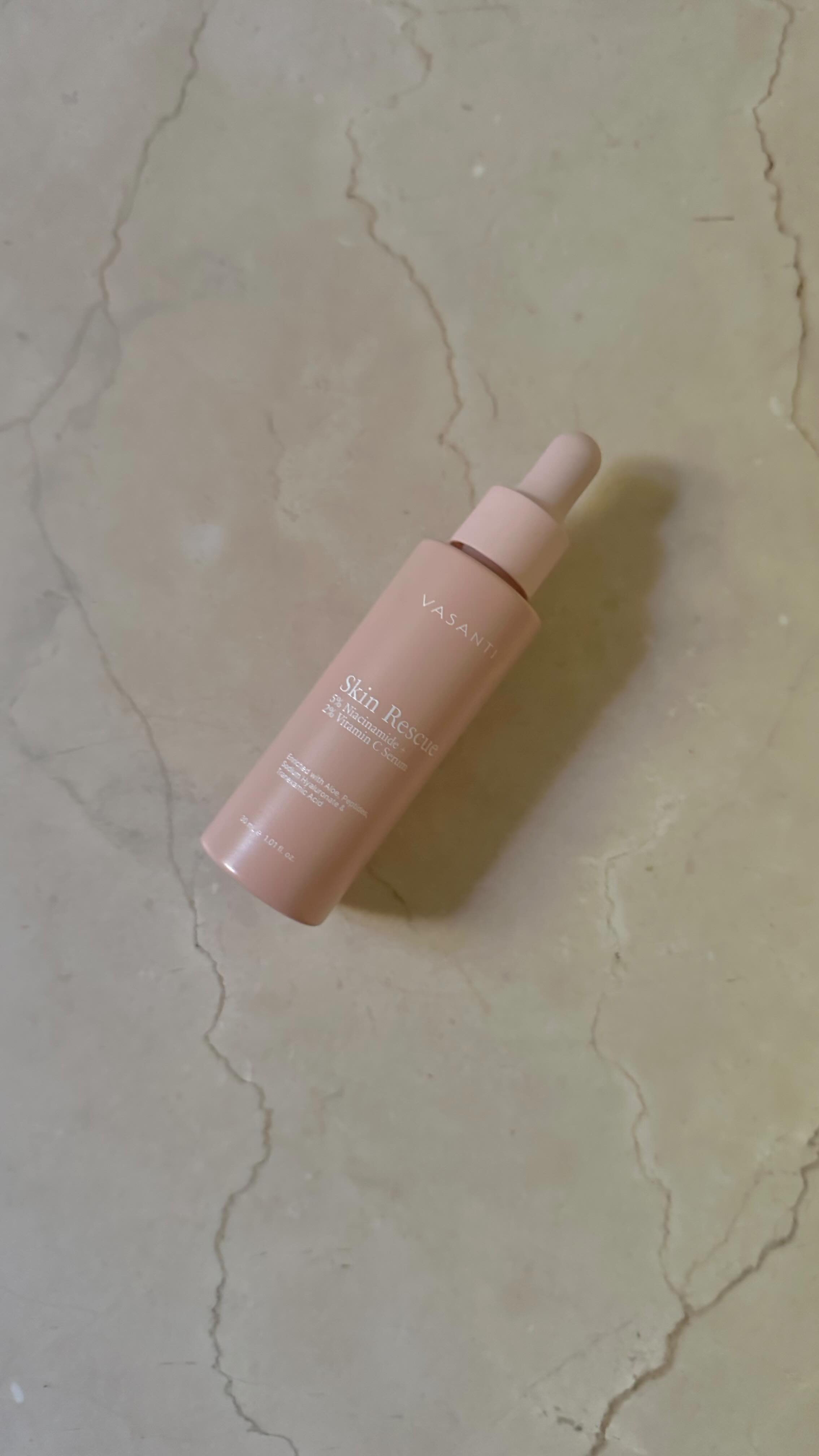 Instagram post by @shrutislookbook for vasanticosmetics. Caption reads: If you’re like me and you have hyperpigmentation,....