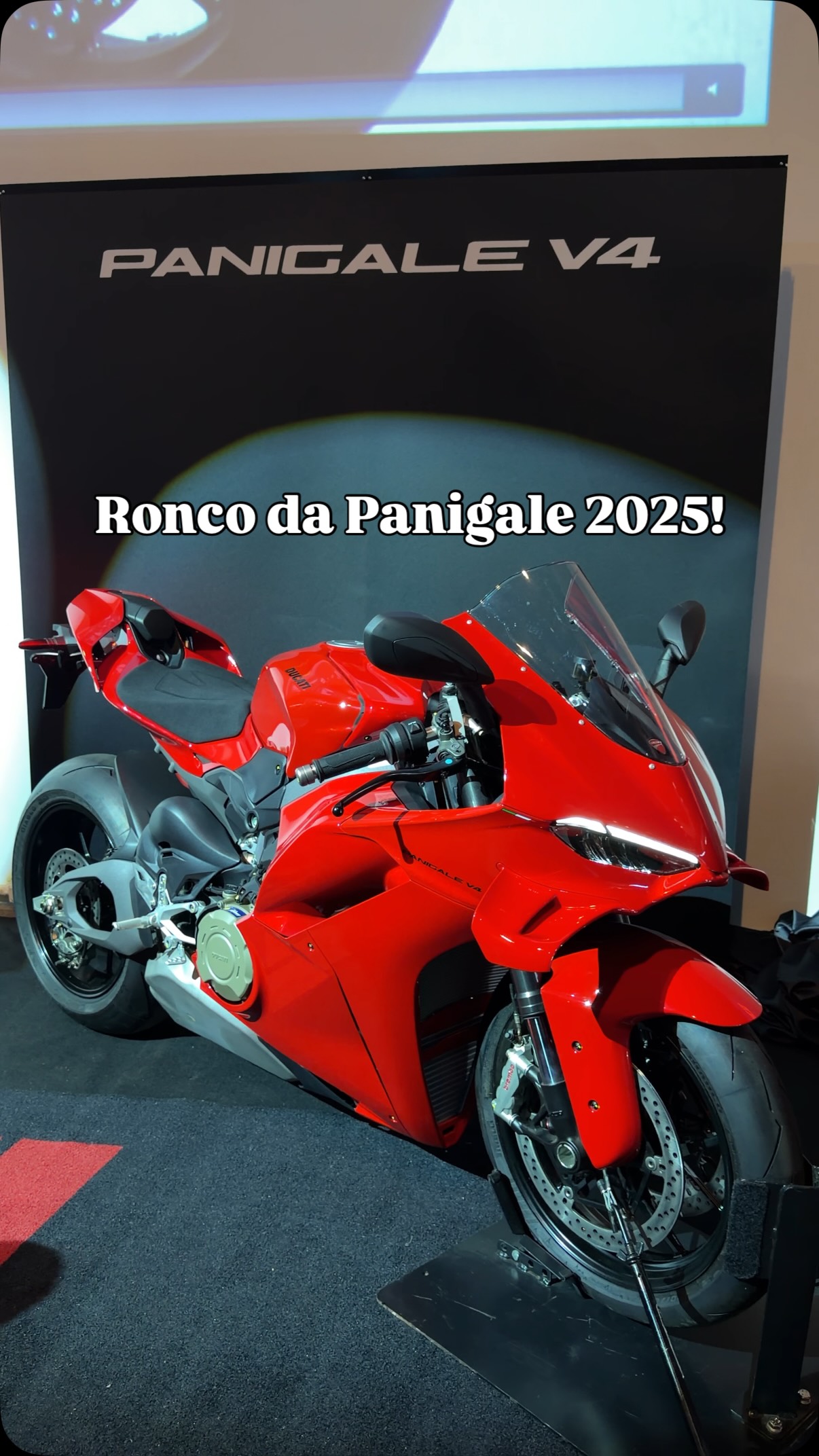 Instagram post by @vans_faria for Ducati. Caption reads: Tecnologia de Moto GP só podia ser ela !
Nova....