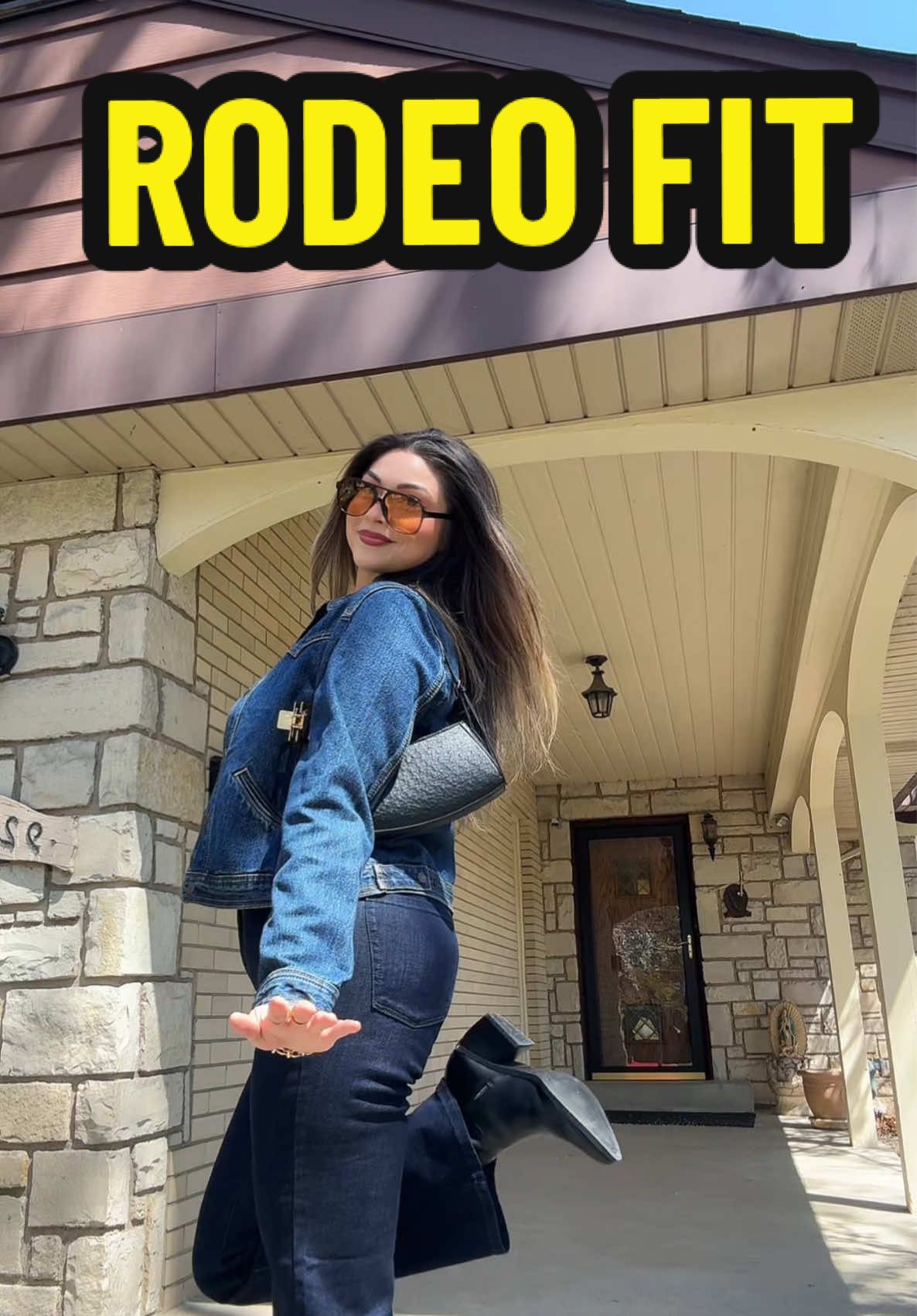 TikTok post by @_babyloba for Nine West. Caption reads: [...] de este Look aquí ⬆️ @Levi’s @ninewest....