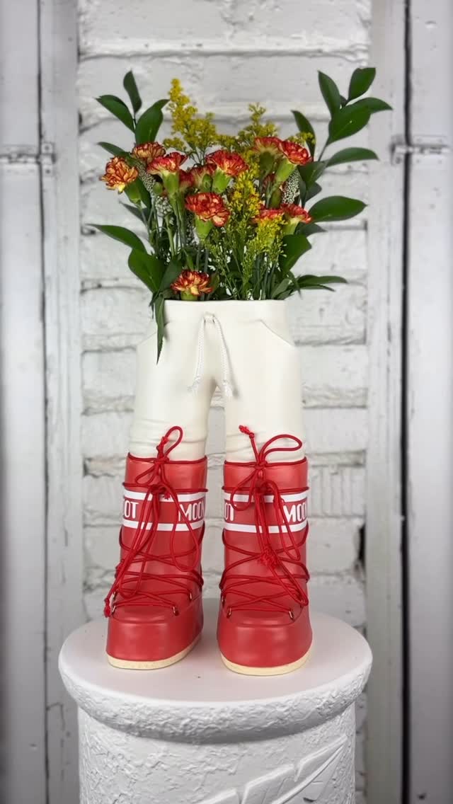 Instagram post by @apairofplants for Moon Boot. Caption reads: An Iconic Pair of Plants👖💐.