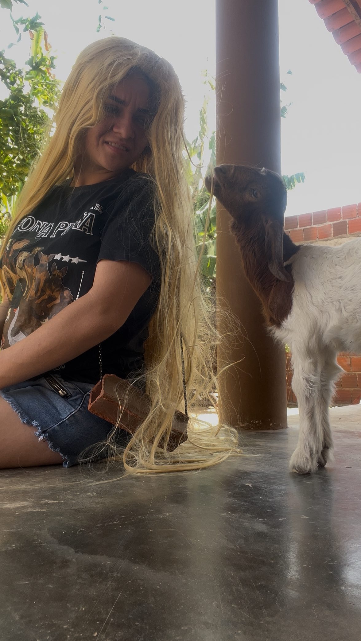 Instagram post by @larissadonapuma for PagBank. Caption reads: É isso aí, galera! No salão da Dona Dora você vai....