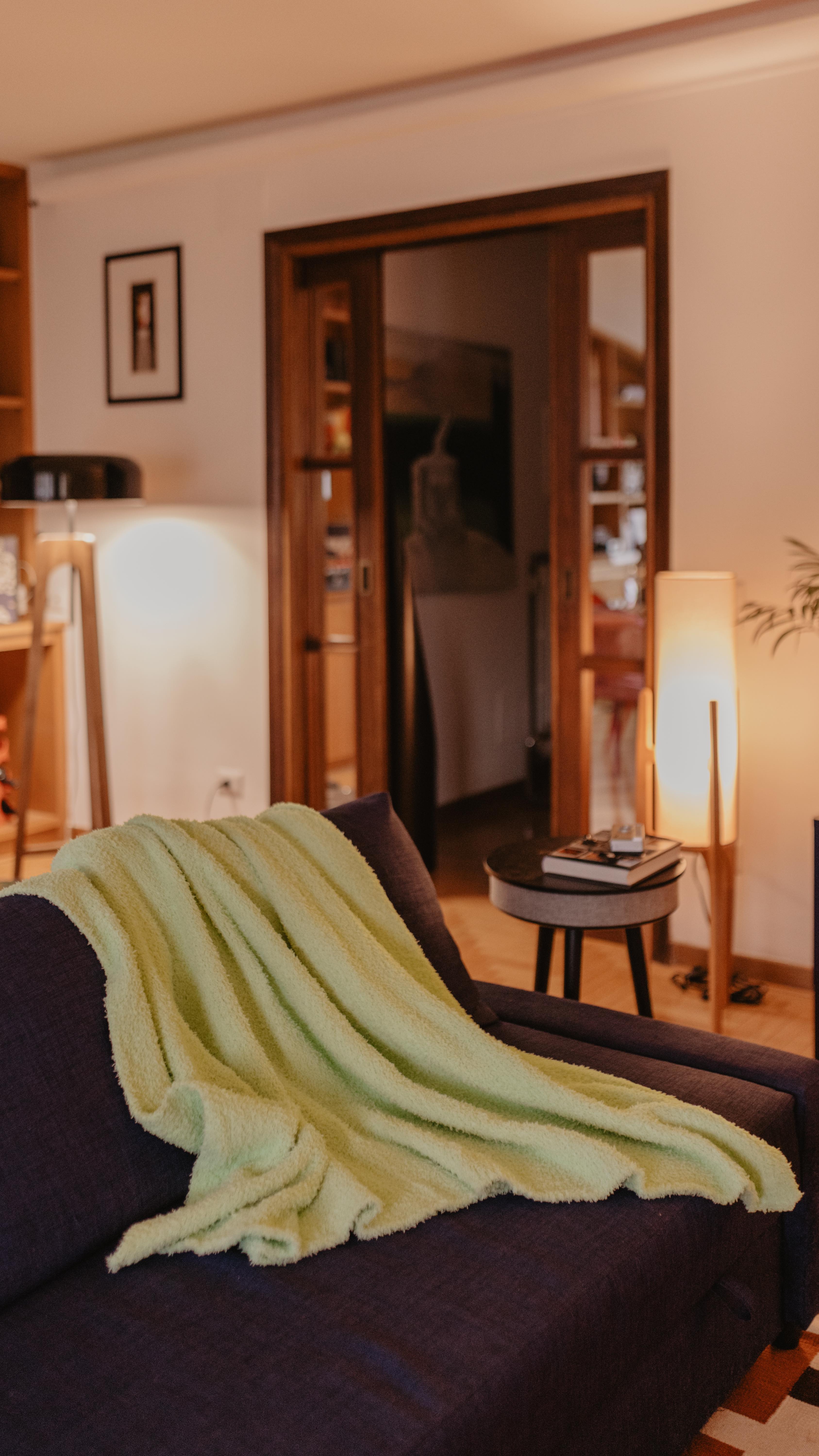 Instagram post by @apart.ment.11 for Ozarke. Caption reads: [...] leaving home. 
So we set the scene with....