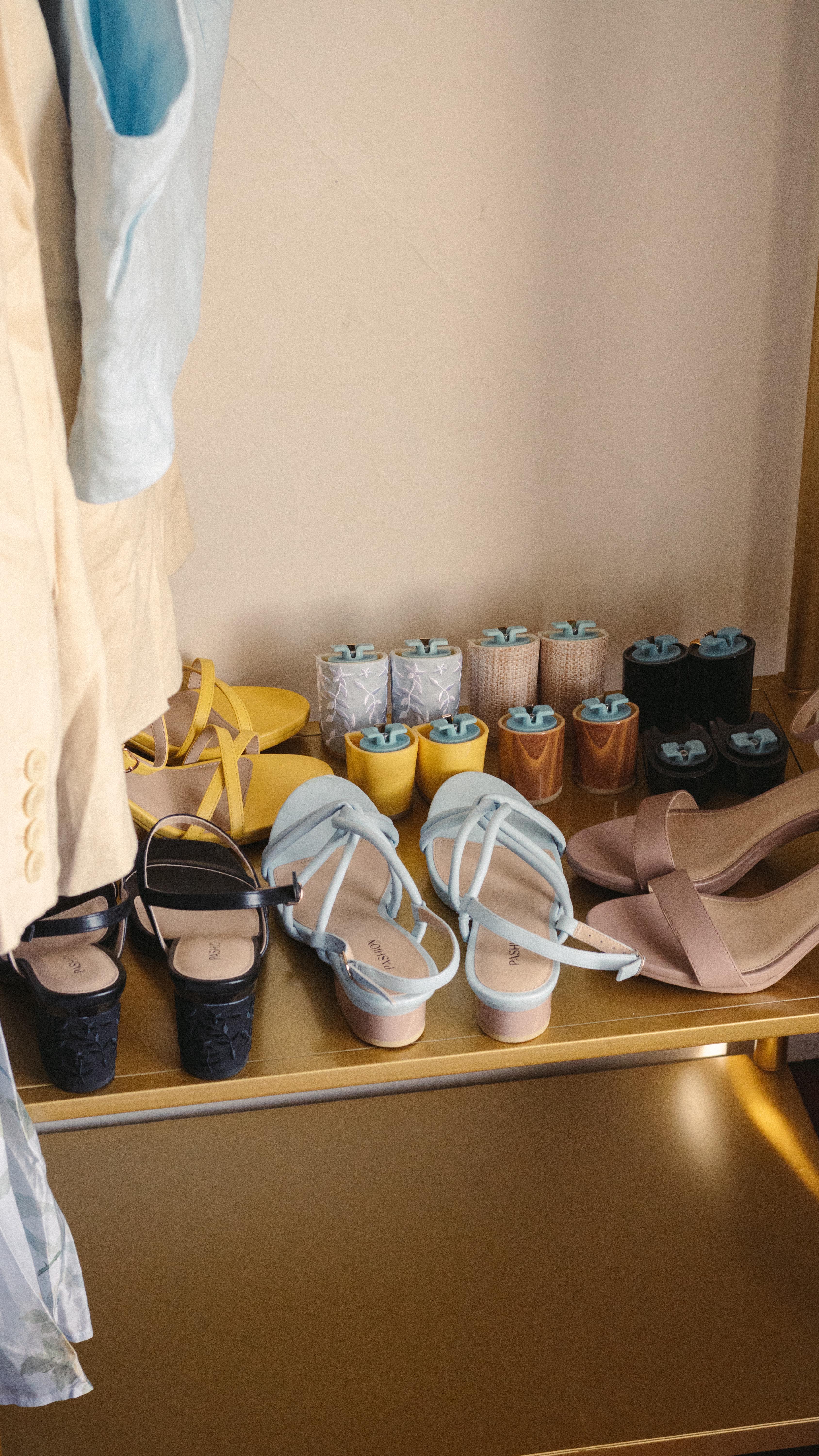 Instagram post by @ladyandthegentlewoman for Pashion Footwear. Caption reads: [...] what shoes to pack! 📞✈️

Thanks to....