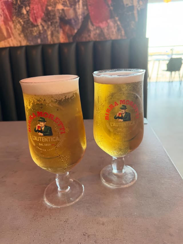 Instagram post by @london.travel.life for London Unknown. Caption reads: Two of a kind. 🍻 Nothing on the agenda today but....