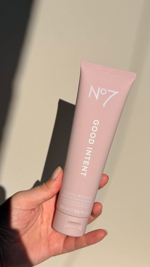 Instagram post by @mariamkha.ugc for No7 USA. Caption reads: [...] duo! 🤍 Use the link to purchase🔗👇🏽....