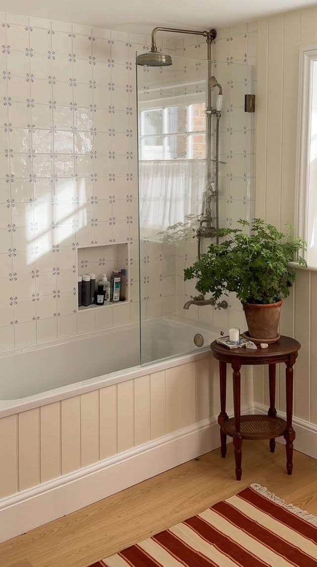 Instagram post by @theirlittleflat for Lick. Caption reads: [...] up our new bathroom with White 03 from @lick....