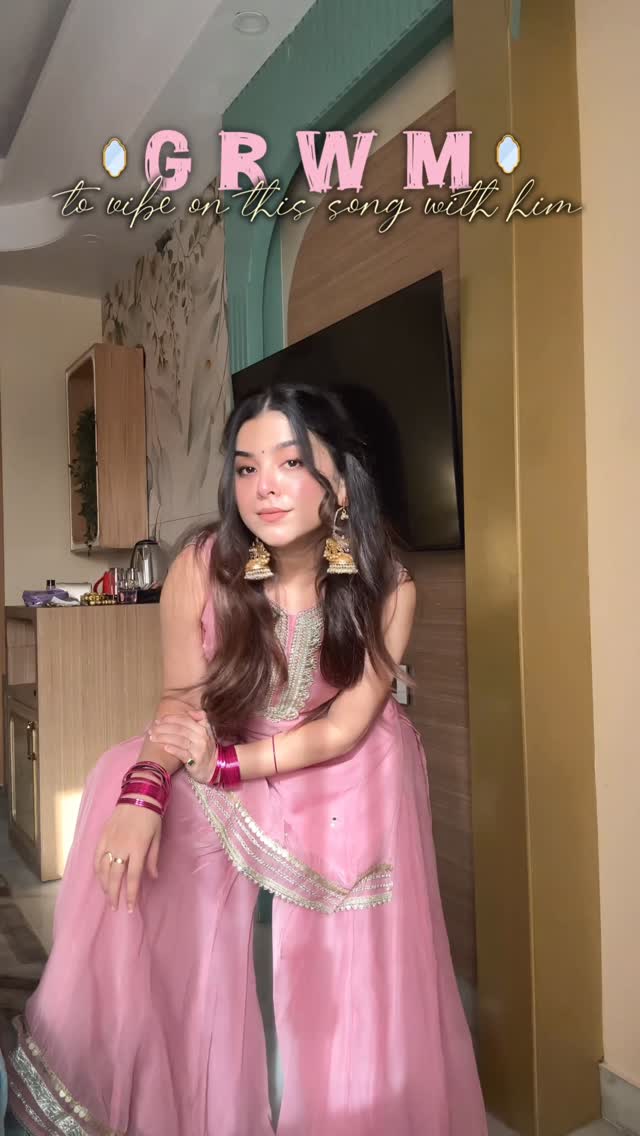 Instagram post by @inehabhandari for Swiss Beauty Cosmetic. Caption reads: When in Jaipur act like marwadi heheh 🤭 
I love....