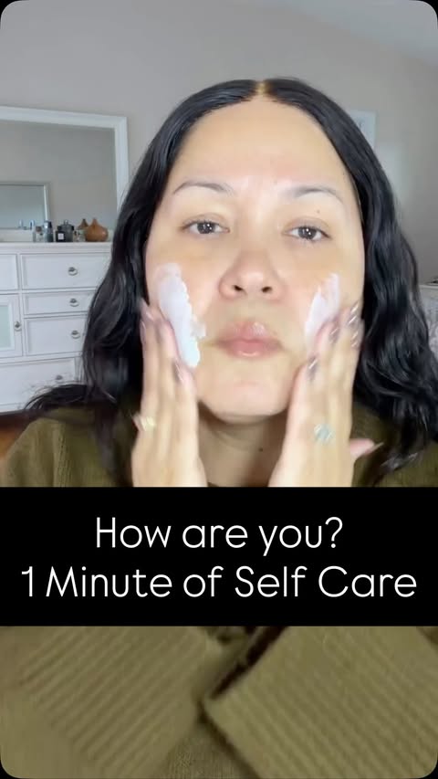 Instagram post by @veronicashavie for StriVectin. Caption reads: [...] 

#matureskin #matureskinmakeup....