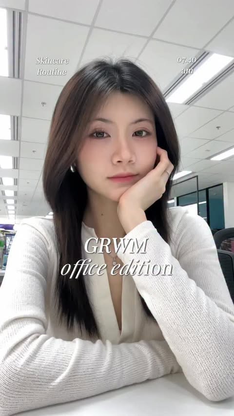Instagram post by @jejynnkt for Kiehl's Thailand. Caption reads: [...] #officelife #KiehlsกันแดดCollagen....
