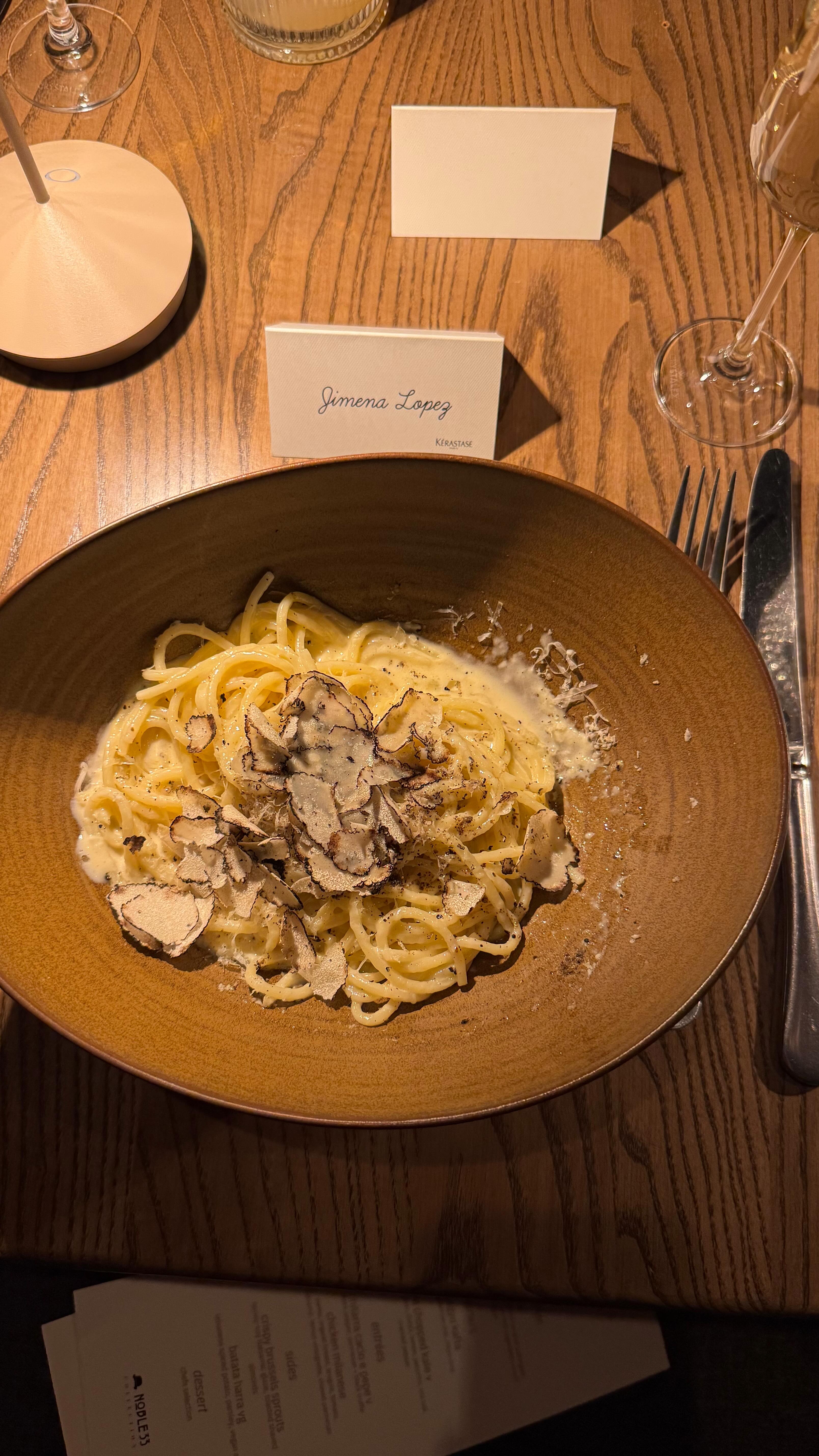 Instagram post by @jimelopc for Cacharel Parfums. Caption reads: AM to PM con #AmorAmor @cacharelparfums....