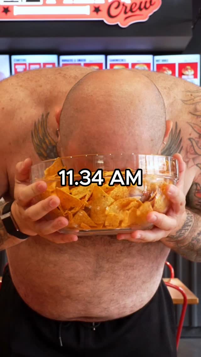Instagram post by @mochohf for Doritos. Caption reads: MEAT CREW x DORITOS 

Quando ho aperto il mio fast....