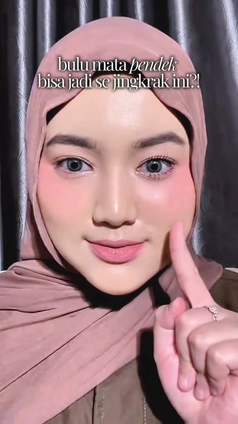 Instagram post by @dwiffahraherz for Barenbliss. Caption reads: approved! barenbliss roll to definer mascara ✨️....