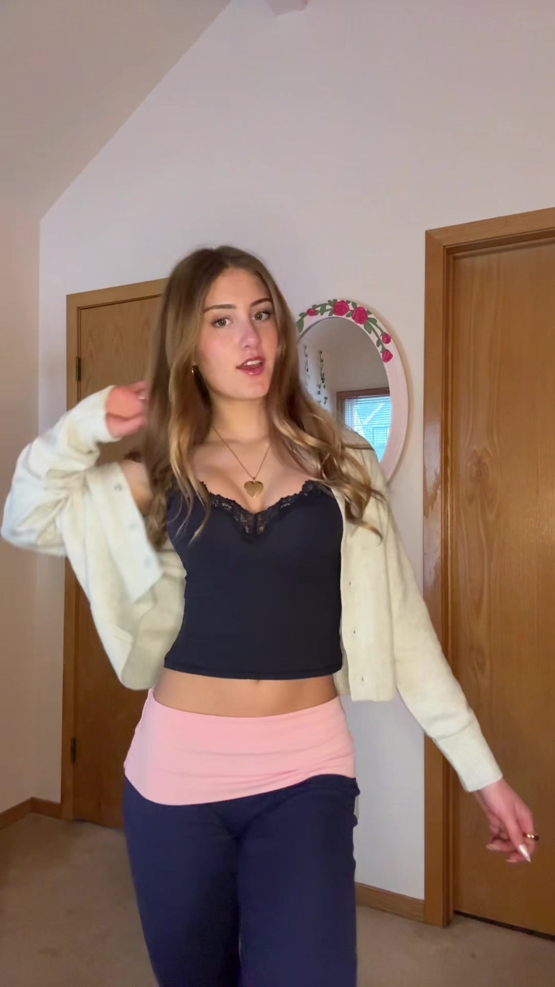 TikTok post by @jillianfits for MOOSLOVER. Caption reads: [...] tank @Dobreva pants @Mooslover_Amazon....