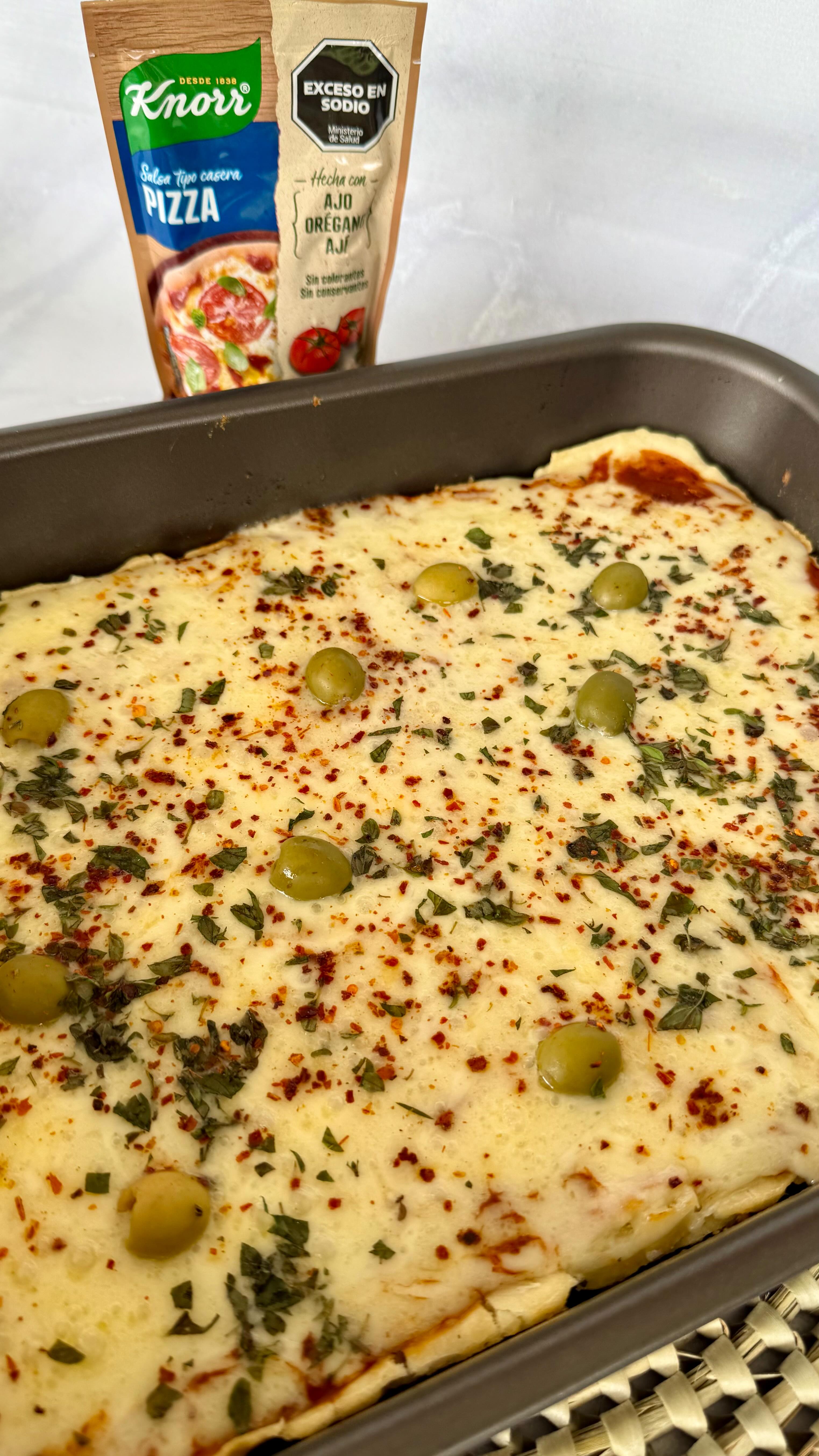 Instagram post by @made_in_casa for Knorr. Caption reads: ✨PIZZA BATIDA DE LA ABUELA✨
 
👉🏻Hoy hice un....